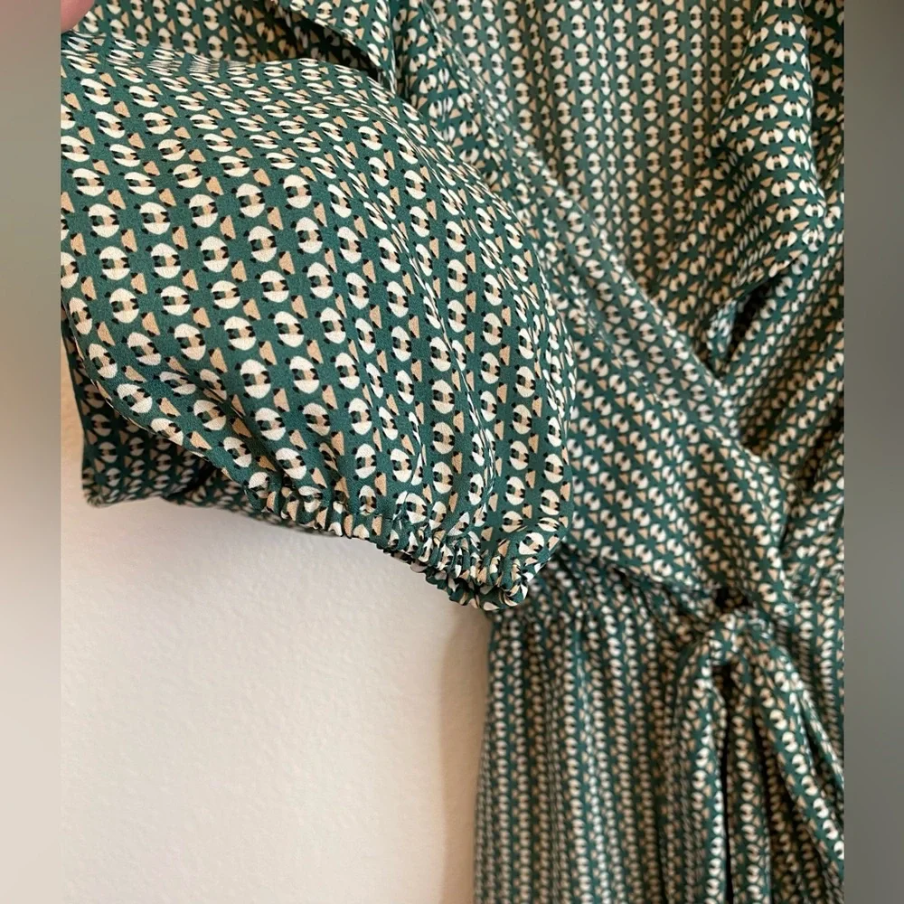 Max Studio Ruffle Front Top - Picture 5 of 11